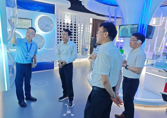 數(shù)智賦能 綠動(dòng)鷺島 | 廈門(mén)市政協(xié)黨組副書(shū)記、副主席黃曉舟一行蒞臨金名節(jié)能走訪調(diào)研